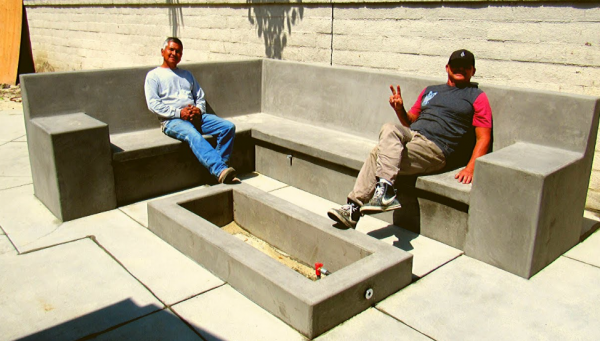 Area Duduk dengan Bangku Beton